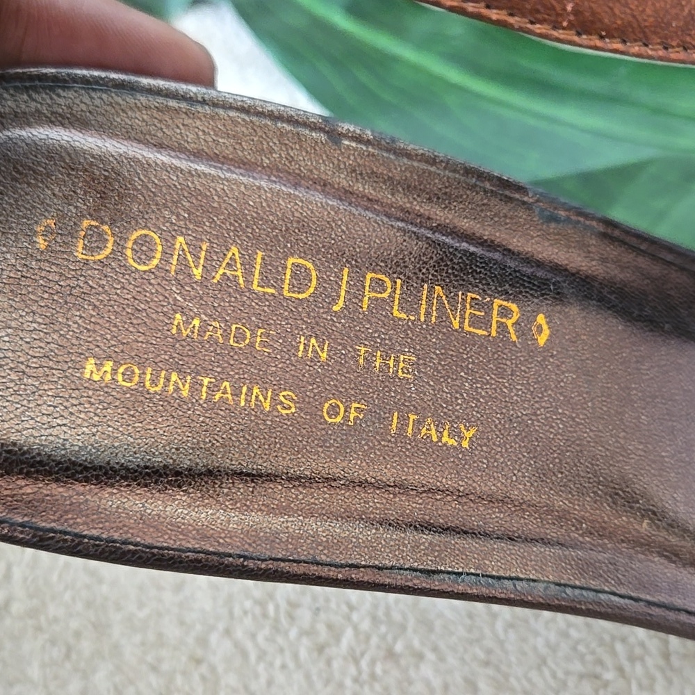 Donald J Pliner Viana Strappy T Strap Elegant Brown Leather Sandals 8M - Picture 3 of 7